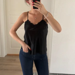 Satin linne - Köpt på New Yorker, I fint skick💕priset kan diskuteras! Skriv privat om frågor finns.