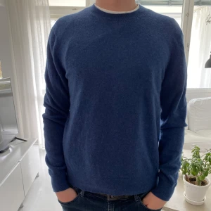 Cashmere Sweater - Säljer denna snygga cashmere tröja nu från uniqlo i storlek M. 