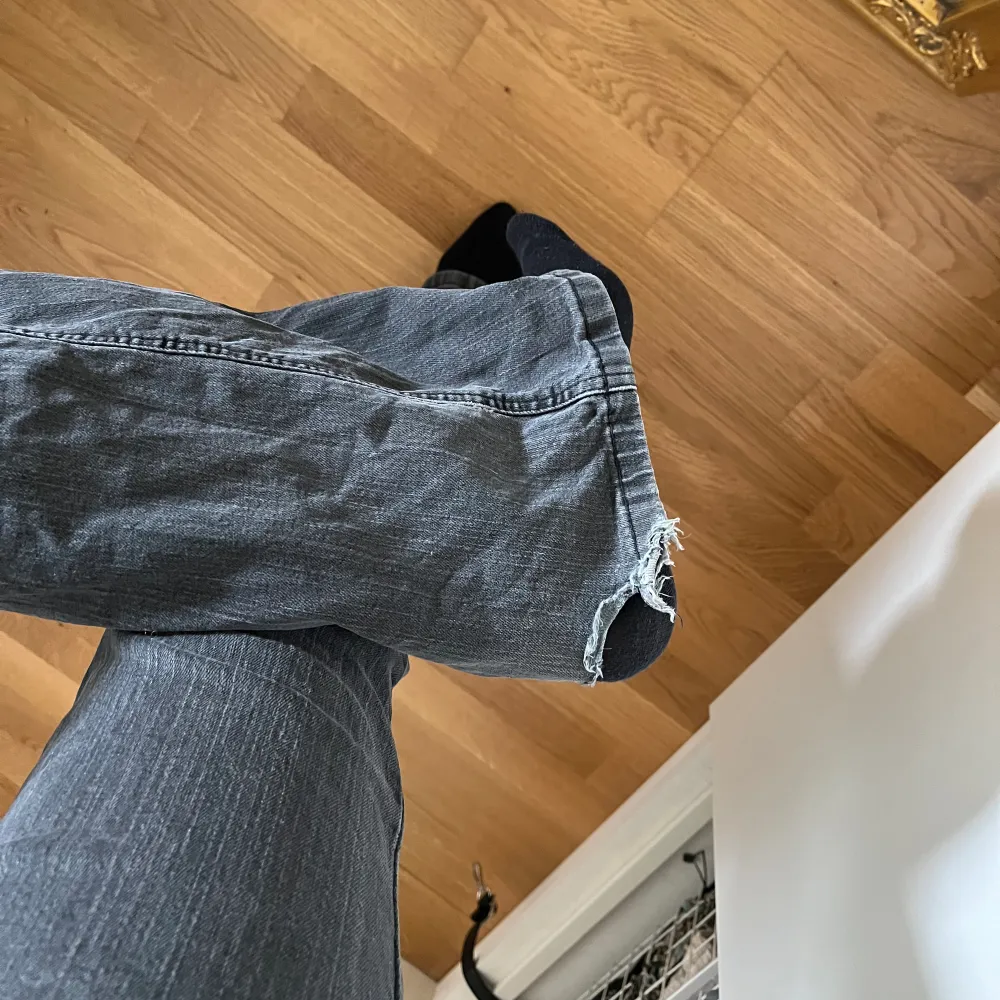 Så fina långa jeans, jag är 178 men har tyvärr inga mått. Jeans & Byxor.