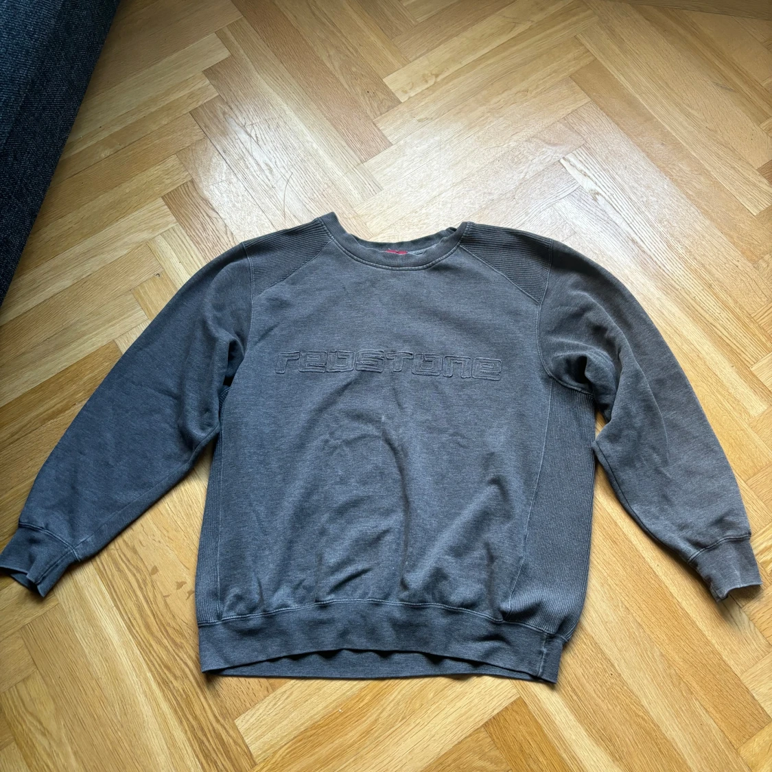 Grå Y2K jumper.