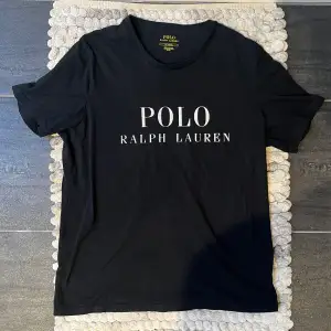 Snygg t-shirt från Ralph Lauren || Storlek: M || Använd men i fint skick ||