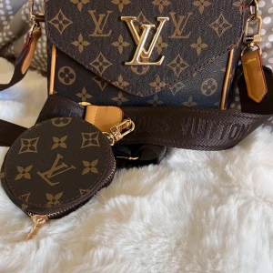 Damväska - Säljer en damväska som oäkta