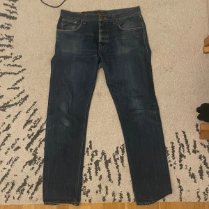 Nudie jeans  - Tja! Jag säljer ett par nudie jeans i bra skick använd ett fåtal gånger   Om du har frågor tvekan inte att kontakta!!