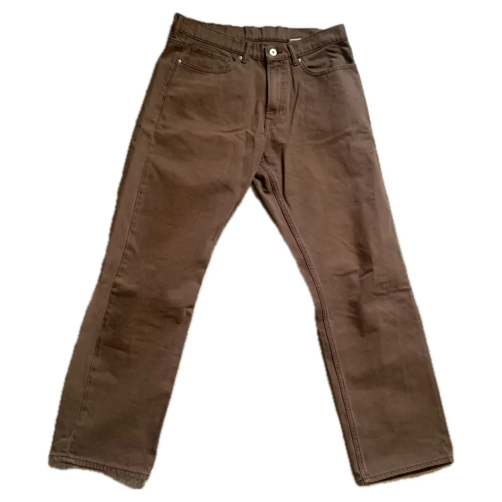 Knappt använda jeans från Carlings. Märket: Vailent. Modell:  Loose Color Brown Jeans. Ord.pris 699:-. Jeans & Byxor.