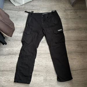 OVO cargo byxor  - Storlek 33 Använda kanske 3-4 gånger 