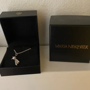 Maria Nilsdotter halsband - Shooting Star halsband från Maria Nilsdotter i 50 cm. Nypris ca.2000kr. 