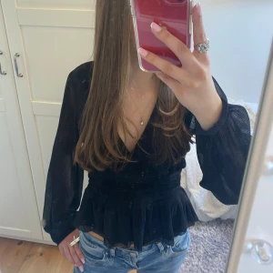 fest topp - så snygg fest topp som glittrar🥰🥰 storlek xs men skulle säga att den även passar storlek s🙌🏼🙌🏼 