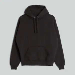 Säljer min svarta hoodie i XS! Inte så använd och bra skick, nypris 399kr