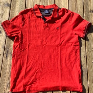 Piké Champion - Orange piké riktigt snygg till sommaren☀️🌻⛱️ Hör av er vid intresse!