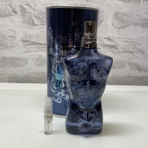 Jean Paul Gaultier Le Male Lover Limited Edition - Säljer samples av 2024 limited editon Jean Paul Gaultier Le Male Lover, som bara finns i ett fåtal länder! Priser:  1 ml: 25 kr 2 ml: 45 kr 5 ml: 95 kr 