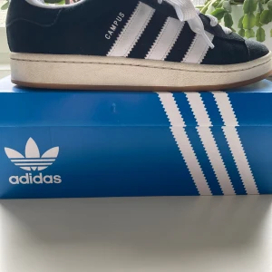 Adidas Campus 00s black - Knappt använda och i väldigt gott skick. 