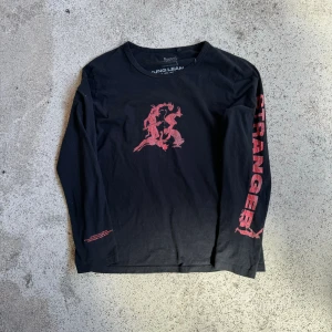yung lean stranger nobelberget ls - rare longsleeve från hans konsert på nobelberget 2017, lite cracking o printet fadat lite. storlek L