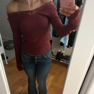 Spetstopp  - Super söt långärmad tröja med spets  Knappt använd  Skriv vid frågor elr fler bilder 💘💘