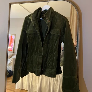 Grön vintage jacka - Så snygg grön manchesters jacka! Vintage, Lite 90tals känsla! 💚💚