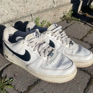 Nike air force 1 - Nike air forces i bra skick men lite smutsiga. PRISET KAN DISKUTERAS VID SNABB AFFÄR!!