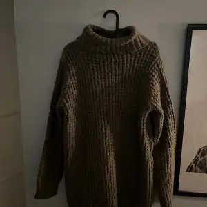 Säljer nu denna tröja/klänning från dobber. Den är vintage och går inte att köpa längre men är i nyskick. Storlek:M  20% av intäkterna går till bröstcancerfonden!🤍