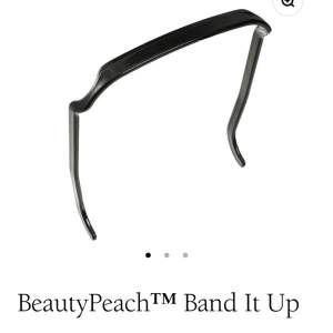 Hårband beautypeach som ger samma effekt som ett par solglasögon. Har en brun och en svart 50kr styck