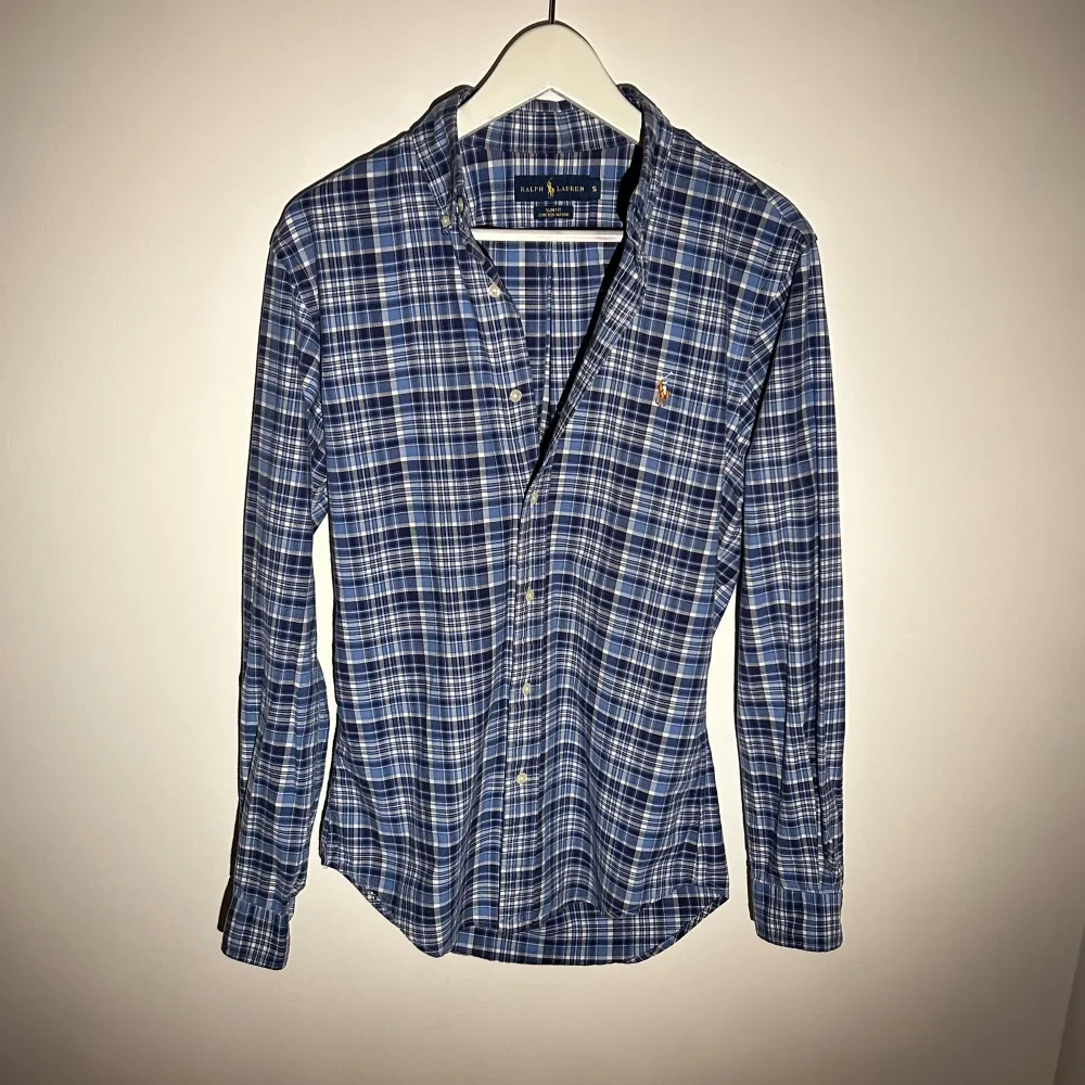| Säljer denna Ralph Lauren Flanellskjorta | Skick 9/10 | Strl S | Priset är 499 | Hör av dig vid minsta fundering! . Skjortor.