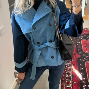 Jeansjacka - Så fin jeansjacka från one&other funderar på att sälja då jag ej använder den lika mycket som jag trodde.  Nypris 4200  ( första bilden är på mig, som referens är jag 176cm lång )