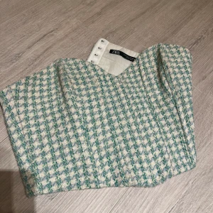 Korsettopp - Grön och vit korsettopp från Zara 💚