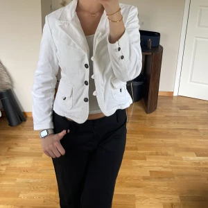 Manchester vår jacka - Snyggaste vårjackan från Klaudia💕 passar som en M