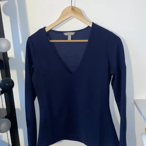 Tröja - Jätte fin marinblå tröja från hm aldrig använd.