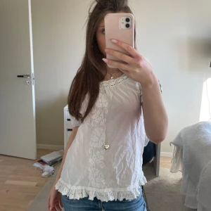 Oss Molly topp - Topp från odd Molly, har fått den men aldrig använt, kan möjligtvis finnas någon slitning skriv vid intresse💓 passar mig med xs/s