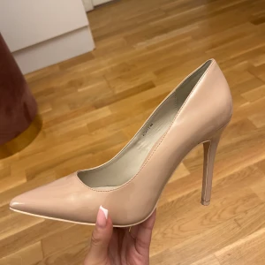 Nelly pumps - Storlek 40. Använda en gång 
