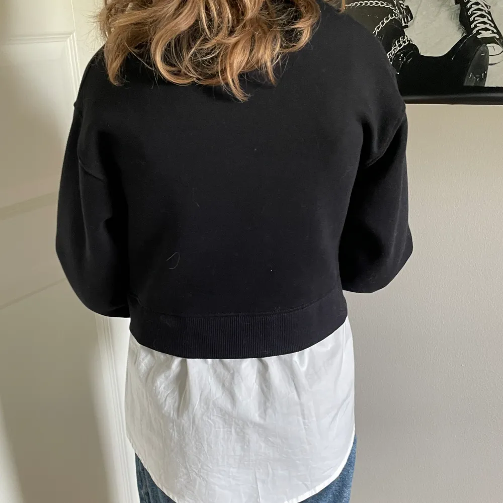 Snygg Zara tröja som aldrig använts och har lapparna kvar! Det är storlek 11-12 åldrar men passar som en xs . Tröjor & Koftor.