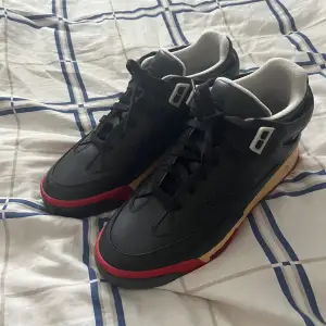 Maison Martin Margiela Basket Low top leather sneakers, great quality and quite rare pair, original price tag still on shoe bought on sale. Retail 1100 usd, Size 41 (TTS), Condirion 10/10 (basiclly unused) no box 