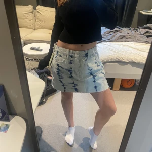 Jeanskjol - Denna drömkjol som tyvärr är för stor för mig. Endast testad med lappen kvar💘💘