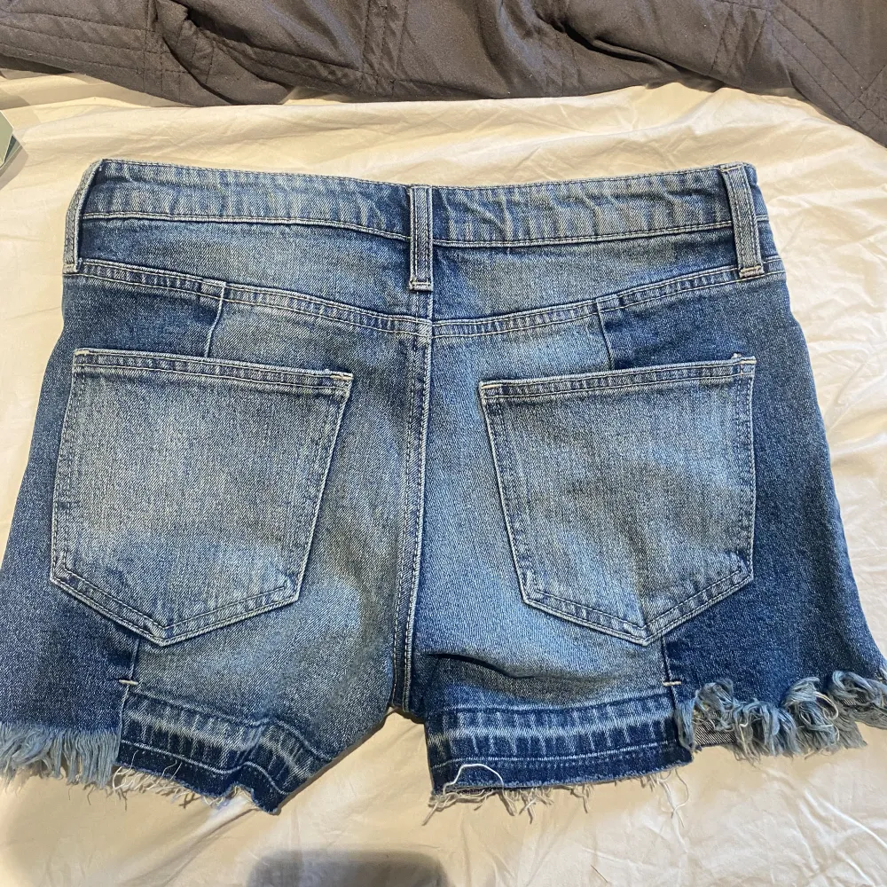 As coola second hand jeansshorts! . Shorts.