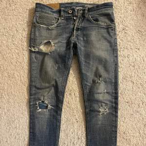 Ett par schyssta Dondup Jeans, modell george, är i ett ganska bra skick hör av er om ni undrar något 🙌