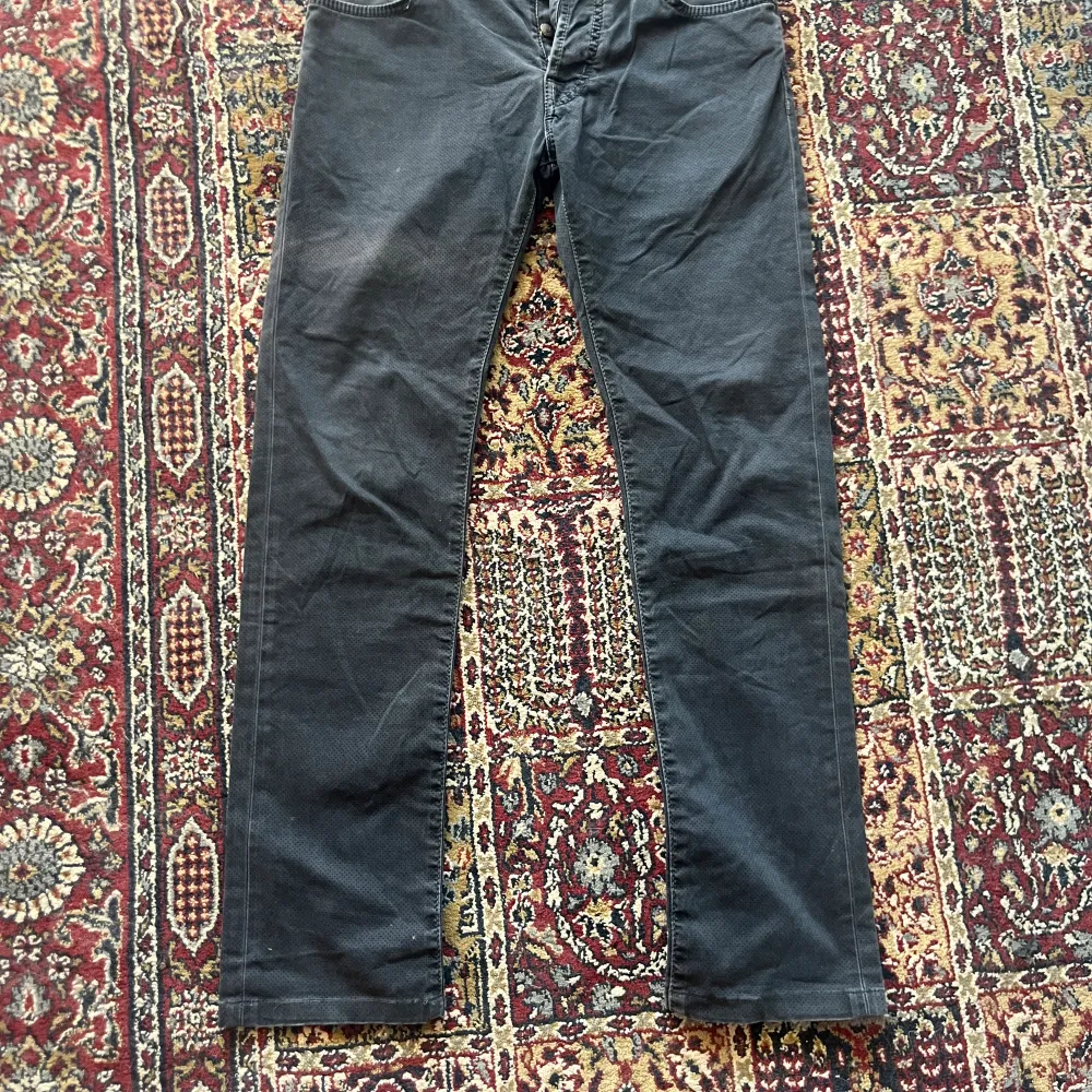 Jacob Cohën jeans i väldigt bra skick! Meddela vid frågor! Kan gå ner i pris vid smidig affär . Jeans & Byxor.