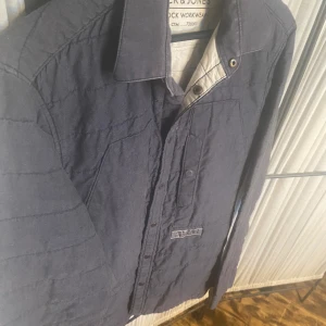 Jack & Jones jacka  - Säljer detta plagg eftersom jag aldrig använt det. Har totalt använt några få gånger. 