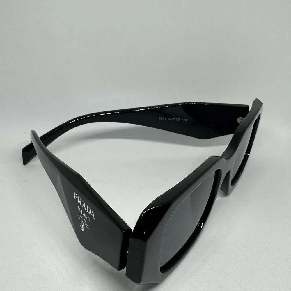 Märkes Solglasögon | Skick: 10/10 (HELT NYA) | One-size | Pris: 249kr (DISKUTERBART) | Fraktar via Postnord eller Instabox | Hör av dig vid minsta fråga eller fundering♠️. Accessoarer.