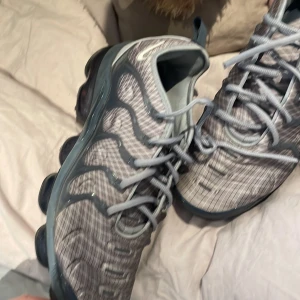 Air wapormax - Säljer mina 41/42 wapormax dom är äkta har använts Max 2 gånger köpte för 1800kr men säljer för 250