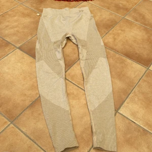 Tränings byxor  - Fint skick och typ aldrig använd storlek 160