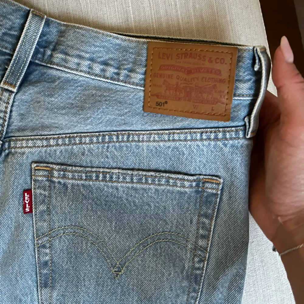 Levis jeansshorts i mycket bra skick, använda ett fåtal gånger. Storlek W28. Shorts.