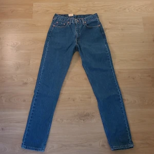 Levis jeans  - Vintage Levi's jeans i modellen 534 slim fit. Storlek: W32 L32. De är i gott skick, vid frågor är det bara att skriva:) 