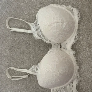 Push up bh Ella m  - Storlek 75c, nyskick 