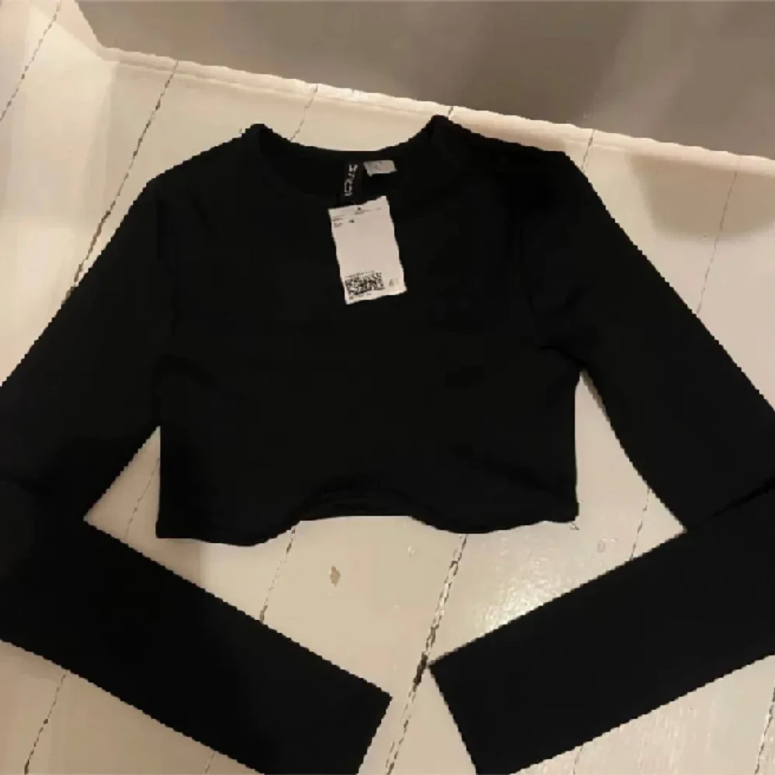 Svart croppad topp från H&M