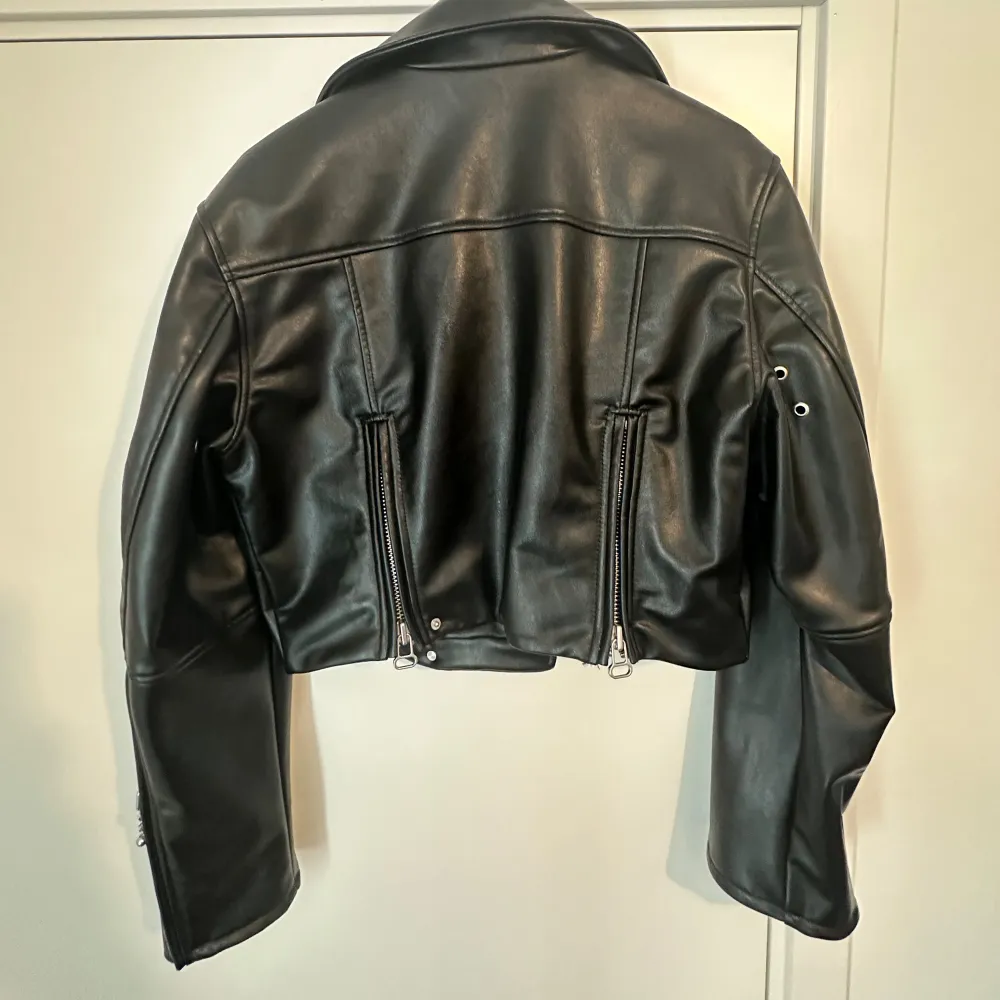 Storlek S, aldrig använd. Oversize boxig modell.. Takit.