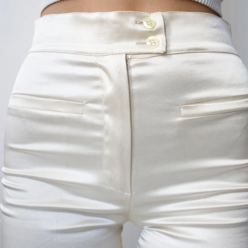 • SILKY SHINY CHAMPAGNE WHITE TROUSERS WITH SLIM / STRAIGHT FIT  • SIZE - XS / EU 34. Jeans & Byxor.