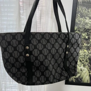 Lacoste Handväska  - Lacoste Handväska, i bra skick 🤍