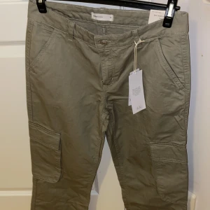 Gröna cargo  - Skick: nya Storlek: 34 Märke: Gina tricot 