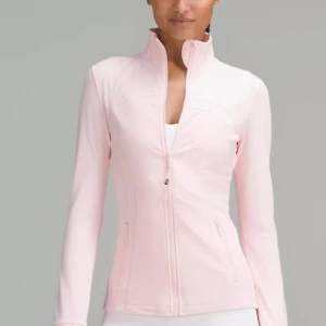 Lululemon Define Jacket - Helt oanvänd Lululemon jacka. Laparna kvar 💕 storlek 6, som en S!