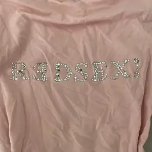 Rosa off shoulder topp med rhinestones 