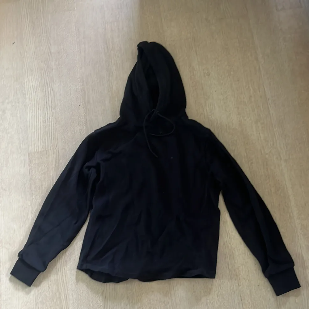 Calvin Klein hoddie storlek xs. Udda material . Hoodies.