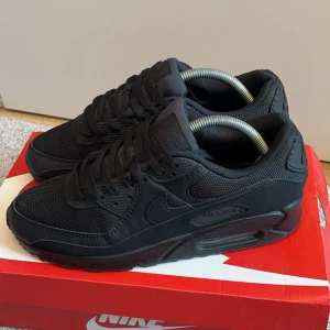 Nike Air Max  - Säljer nu mina Air Max som inte längre kommer till användning. 
